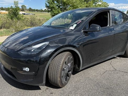Used 2023 Tesla Model Y Performance AWD/4WD image 2