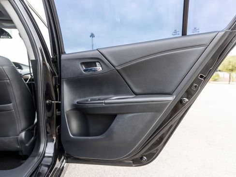 Used 2016 Honda Accord Touring image 16