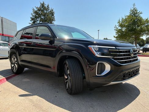 Used 2026 Volkswagen Atlas SE FWD image 4