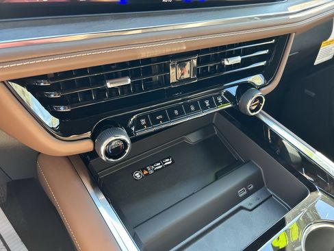 New 2026 Chevrolet Suburban High Country w/ Sun And Tow Package AWD/4WD image 29