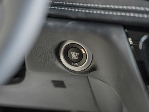 New 2026 Chrysler Pacifica Limited w/ Uconnect Theater Family Group image 24