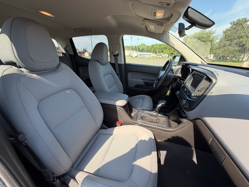 Used 2022 Chevrolet Colorado W/T AWD/4WD image 6
