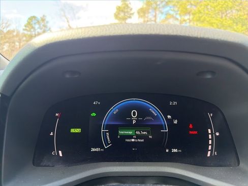 Used 2025 Toyota Camry SE w/ Convenience Package image 10