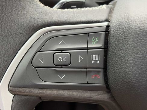 Used 2025 Jeep Grand Cherokee L Limited w/ Black Appearance Package AWD/4WD image 28