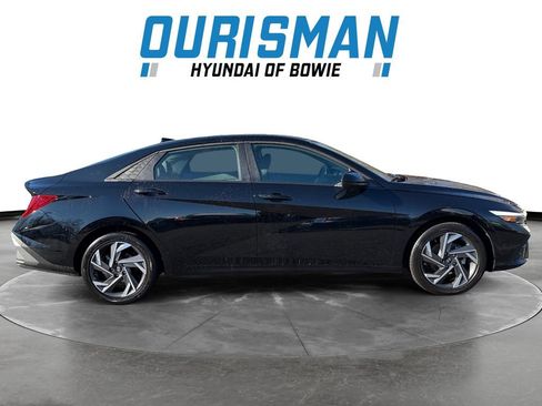 Certified 2025 Hyundai Elantra SEL image 7