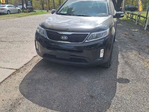 Used 2015 Kia Sorento LX image 1