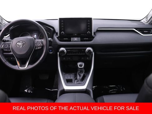 Used 2020 Toyota RAV4 XLE Premium image 5