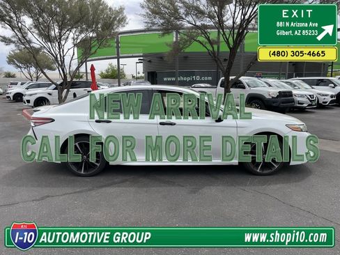 Used 2018 Toyota Camry XSE image 2