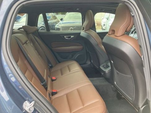 Certified 2025 Volvo V60 B5 Cross Country Plus AWD/4WD image 19