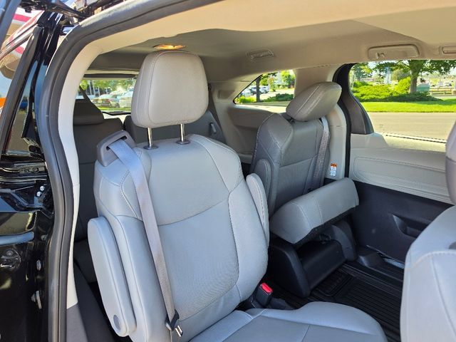 Used 2024 Toyota Sienna XLE w/ XLE Plus Package AWD/4WD image 16