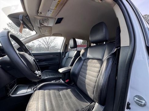 Used 2020 Mitsubishi Outlander SE image 16