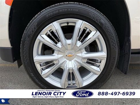 Used 2023 Chevrolet Suburban High Country image 9