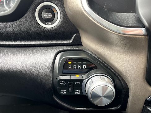 Used 2019 RAM 1500 Laramie AWD/4WD image 17