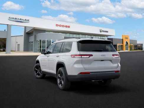 New 2026 Jeep Grand Cherokee L Limited w/ Limited Altitude Package AWD/4WD image 3