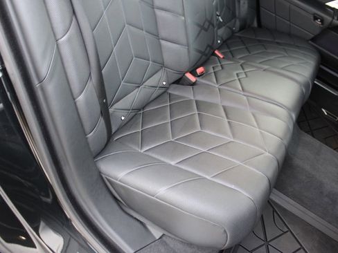 Used 2024 BMW i7 xDrive60 image 26