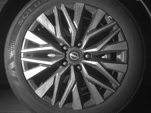 Used 2025 Nissan Altima 2.5 SV image 13