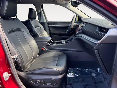 Used 2023 Jeep Grand Cherokee Limited w/ Black Appearance Package image 10