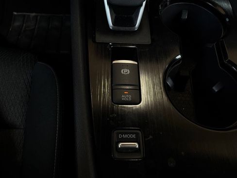 Used 2025 Nissan Rogue SV FWD image 23