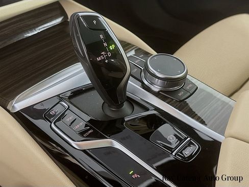 Certified 2023 BMW 530i xDrive w/ Premium Package image 17