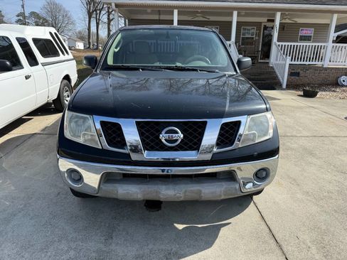 Used 2010 Nissan Frontier SE w/ SE Value Truck Pkg image 6