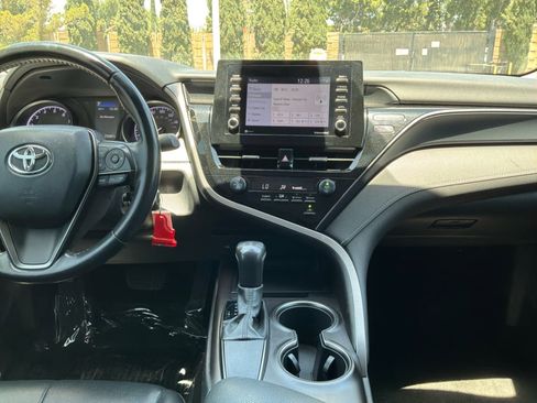 Used 2021 Toyota Camry SE FWD image 15