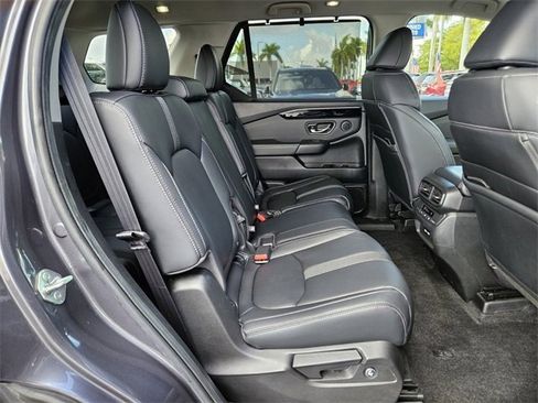 Used 2023 Honda Pilot Touring image 11