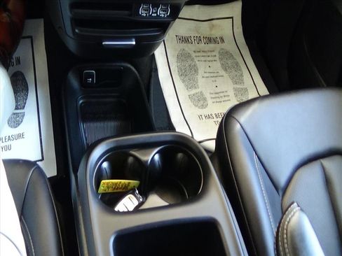 Certified 2025 Chrysler Pacifica Select image 26