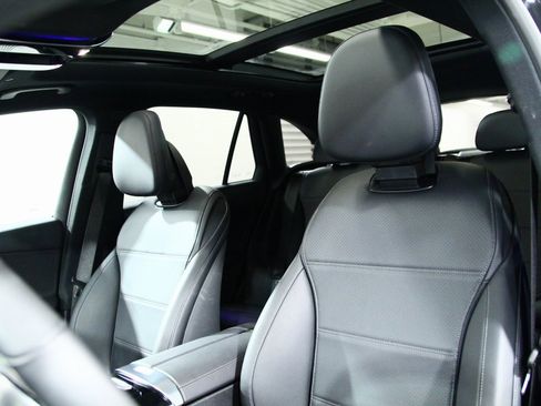 Used 2025 Mercedes-Benz GLC 300 4MATIC image 18