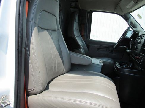 Used 2016 Chevrolet Express 2500 RWD image 13