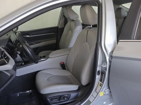 Used 2023 Toyota Camry SE AWD/4WD image 7