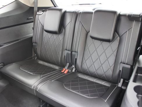 Certified 2025 Volkswagen Atlas SEL Premium R-Line image 25