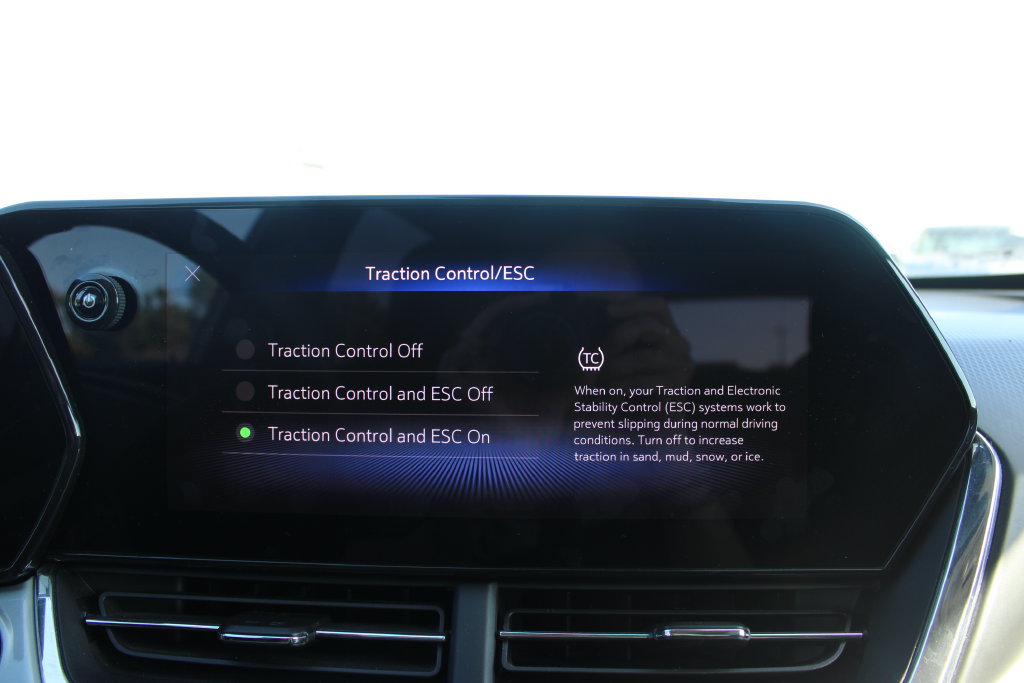 Used 2025 Chevrolet Trax LT FWD image 36