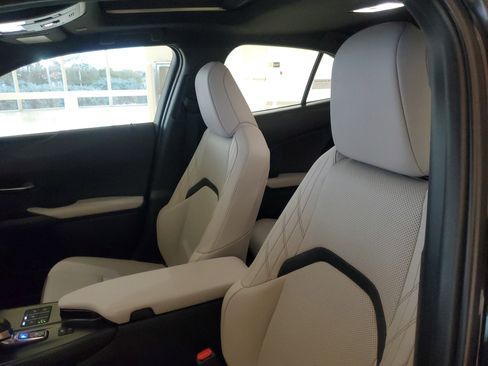 Used 2025 Lexus UX 300h FWD w/ Accessory Package (Z1) image 21