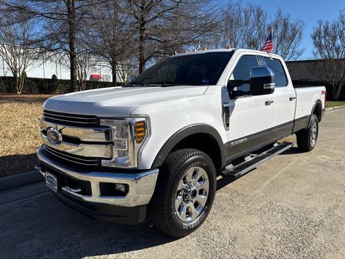 Used 2019 Ford F250 Lariat w/ Chrome Package image 4