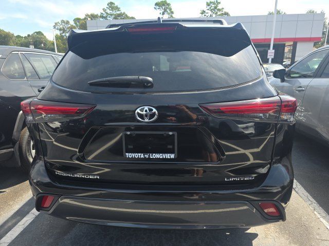 Used 2025 Toyota Highlander Limited FWD image 7