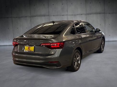 Used 2024 Volkswagen Jetta SE FWD image 5