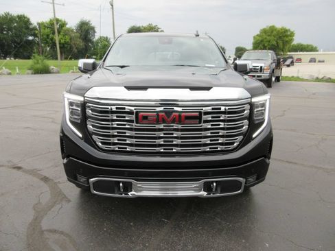 Certified 2024 GMC Sierra 1500 Denali w/ Denali Reserve Package AWD/4WD image 14