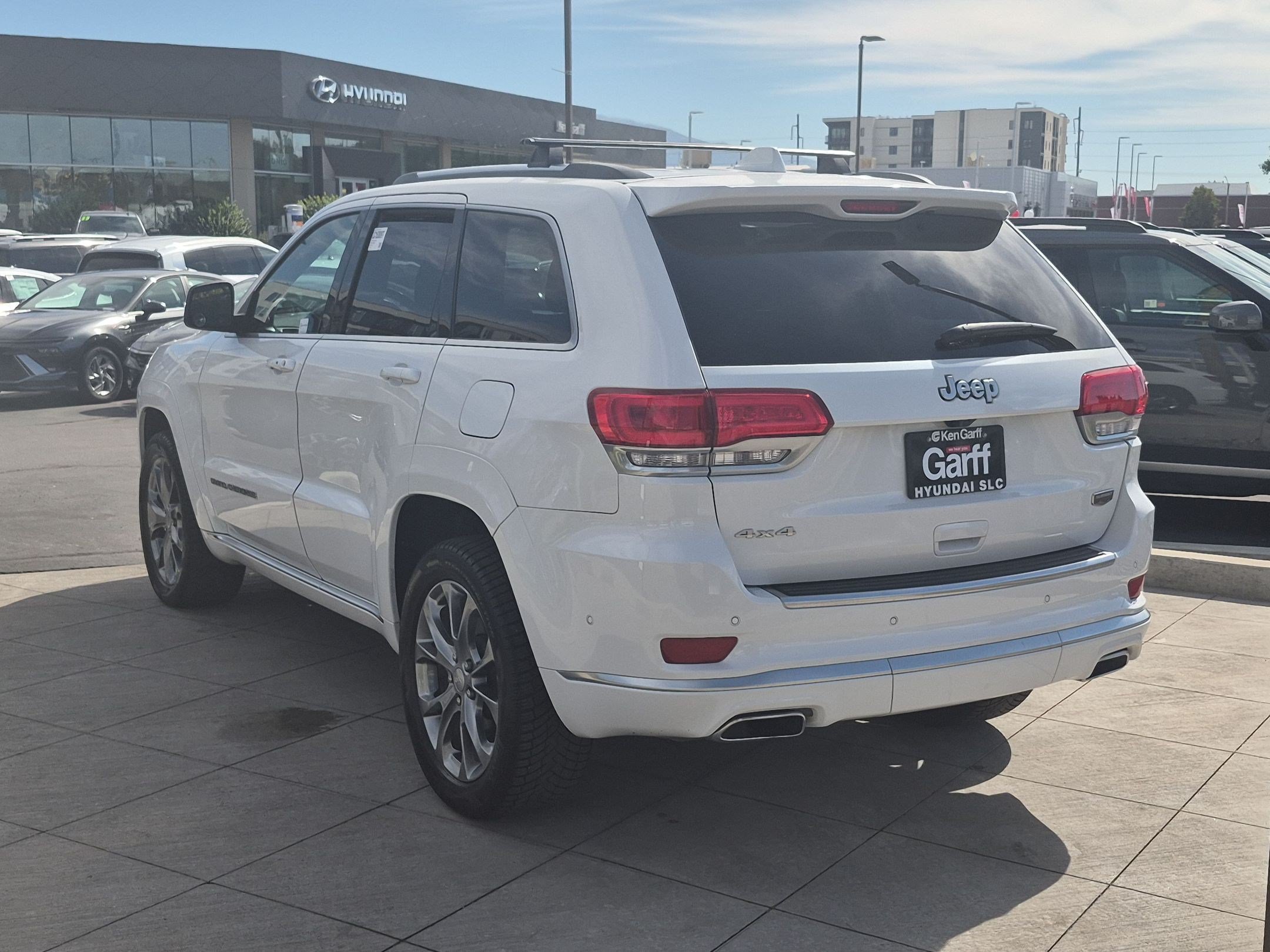 Used 2020 Jeep Grand Cherokee Summit AWD/4WD image 7