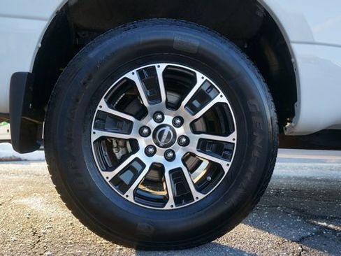 Used 2024 Nissan Titan SV w/ SV Convenience Package image 84