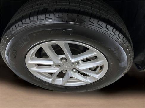 Used 2024 Jeep Grand Cherokee L Laredo w/ Luxury Tech Group I image 10