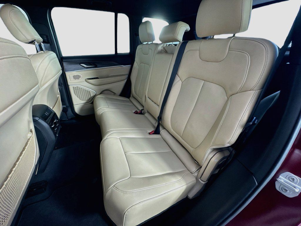 Used 2023 Jeep Grand Cherokee Limited RWD image 22