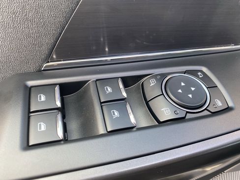 Used 2025 Ford F150 Lariat w/ Equipment Group 501A Mid image 17