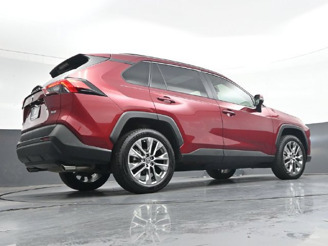 Used 2020 Toyota RAV4 XLE Premium FWD image 33