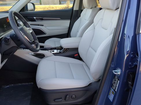 Certified 2024 Kia Telluride S w/ S Sunroof Package FWD image 11