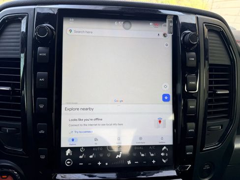 Used 2021 Nissan Titan PRO-4X w/ Pro-4x Convenience Package image 14