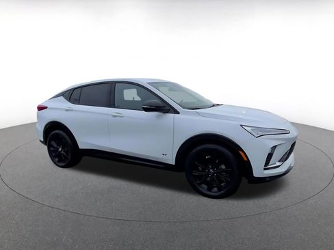 Used 2025 Buick Envista Sport Touring image 2