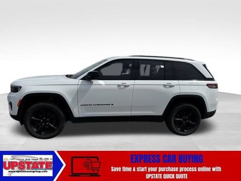Used 2023 Jeep Grand Cherokee Altitude AWD/4WD image 7