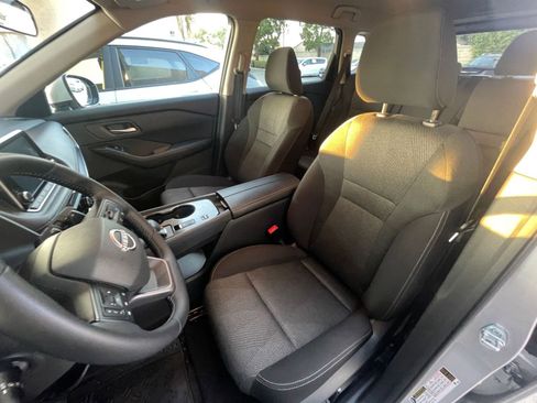 Used 2025 Nissan Rogue SV image 38