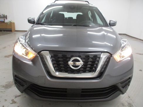 Used 2020 Nissan Kicks SV w/ Exterior Package FWD image 2