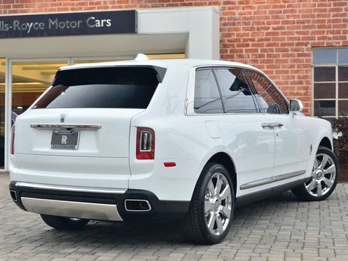 Certified 2023 Rolls-Royce Cullinan w/ Technology Package AWD/4WD image 2